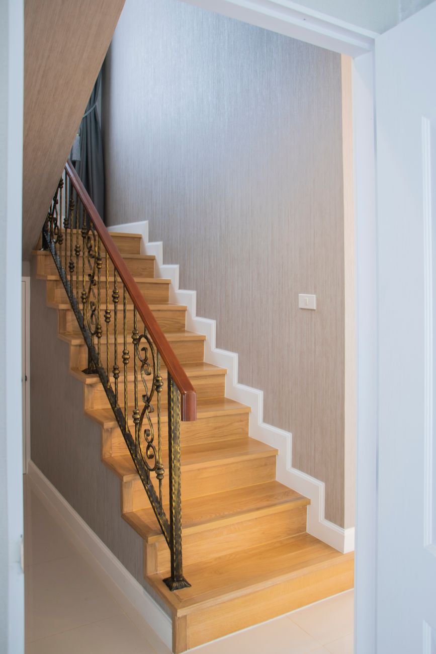 5 UK Tenant Safety Rights for Broken Staircase Handrails